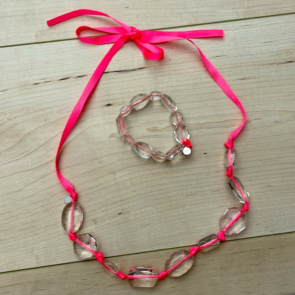 NWT Stella & Dot Girls Izzie Necklace and Bracelet Set.